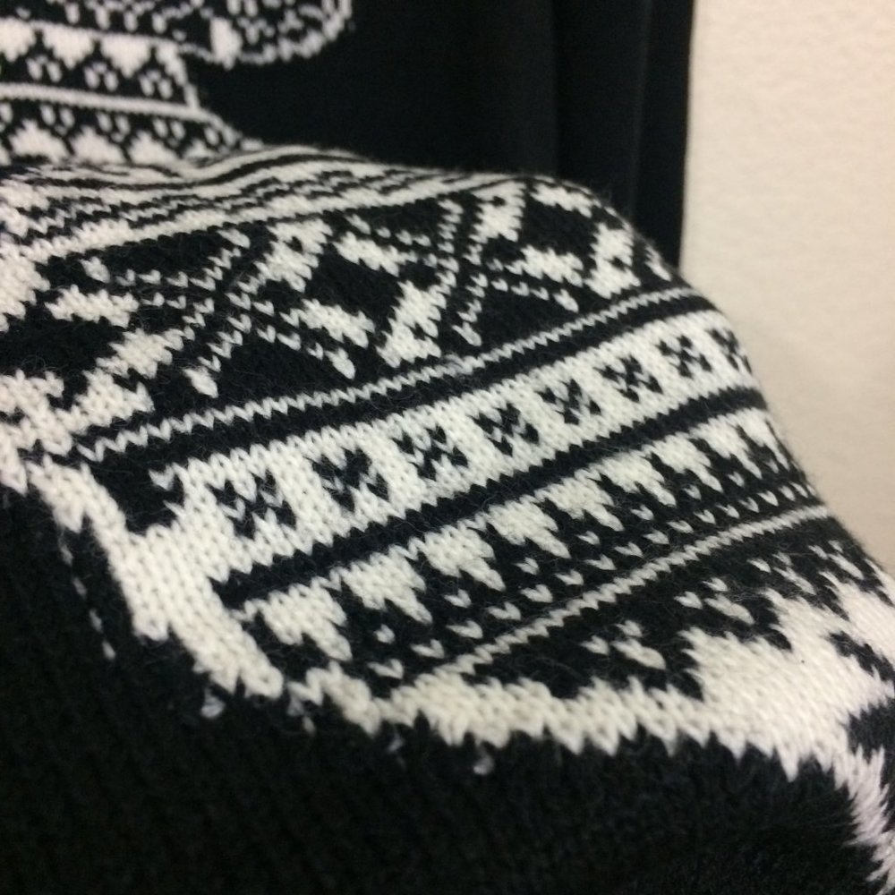 Studio 8T Christmas Sweater Holidays Reindeer NWOT - Picture 6 of 10